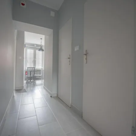 Wide Street ホステル