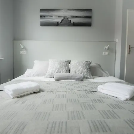 Хостел Wide Street